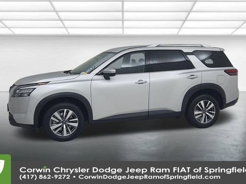 Used 2025 Nissan Pathfinder SL image 8