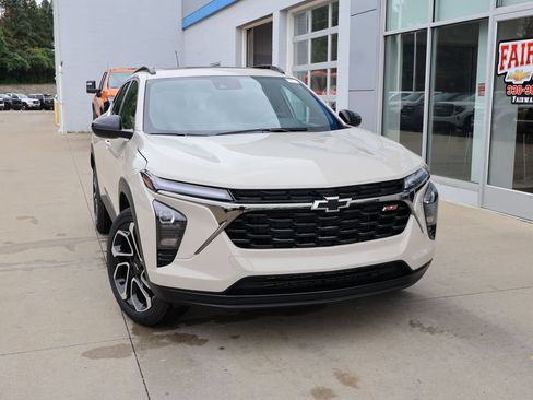 New 2026 Chevrolet Trax RS w/ Sunroof Package FWD image 36