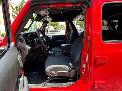 New 2024 Jeep Wrangler Unlimited Rubicon image 9