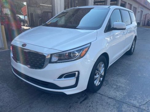 Used 2021 Kia Sedona LX FWD image 2