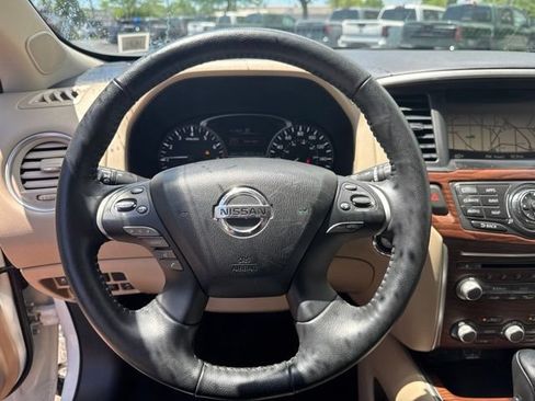 Used 2020 Nissan Pathfinder Platinum AWD/4WD image 13