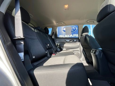 Used 2018 Nissan Rogue SV image 13