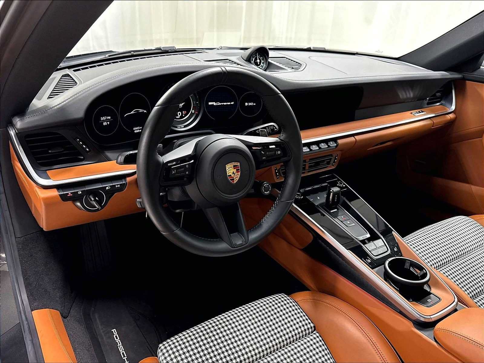 Used 2024 Porsche 911 Carrera 4 AWD/4WD image 6