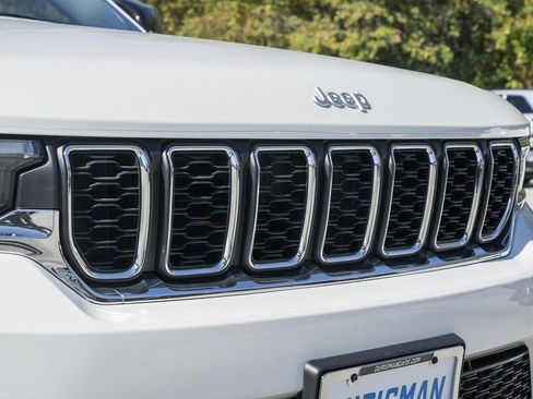 New 2025 Jeep Grand Cherokee Laredo X w/ Luxury Tech Group I image 12