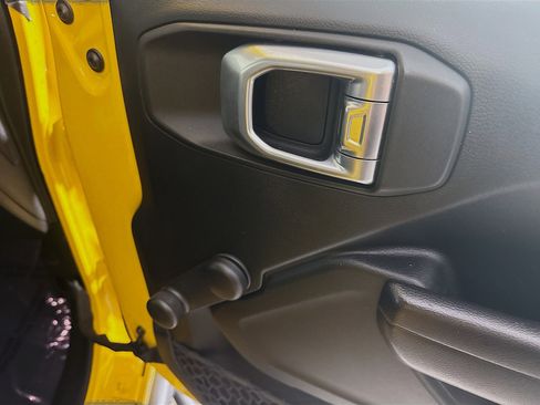 Used 2018 Jeep Wrangler Unlimited Sport image 31