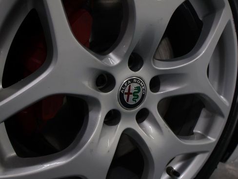 Used 2020 Alfa Romeo Giulia Ti w/ Active Blind Spot Package image 27