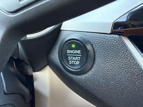 Used 2020 Ford Escape SE FWD image 19