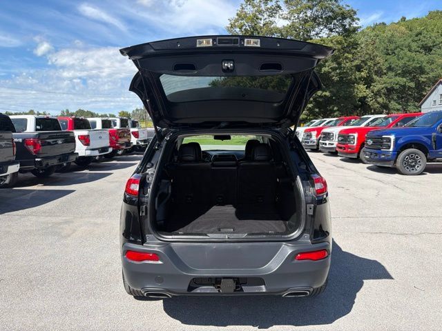 Used 2018 Jeep Cherokee Latitude Plus w/ Cold Weather Group AWD/4WD image 48