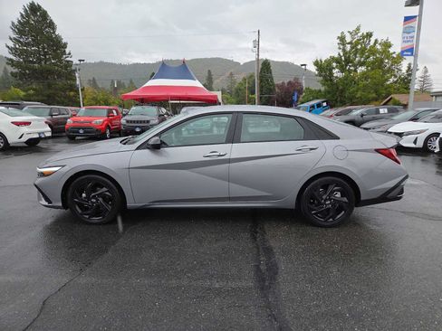 Used 2026 Hyundai Elantra Sport FWD image 11