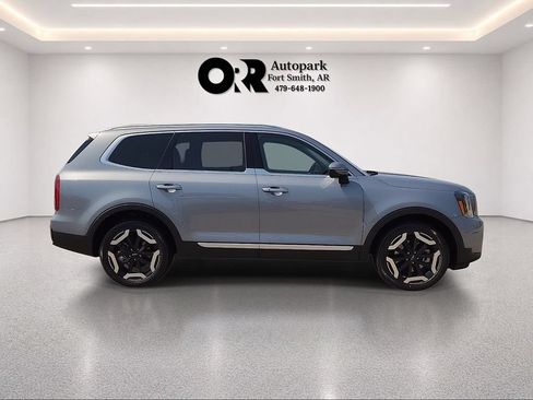 Used 2025 Kia Telluride S FWD image 6