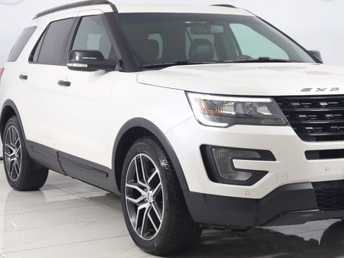 Used 2017 Ford Explorer Sport w/ Equipment Group 401A AWD/4WD image 43