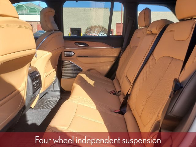 Used 2026 Jeep Grand Cherokee Summit AWD/4WD image 35