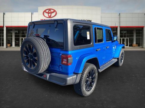 Used 2022 Jeep Wrangler Unlimited Sahara w/ Cold Weather Group image 5