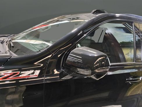 Used 2026 Chevrolet Suburban Z71 w/ Comfort Package image 12