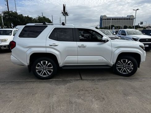 Used 2025 Toyota 4Runner Limited AWD/4WD image 4