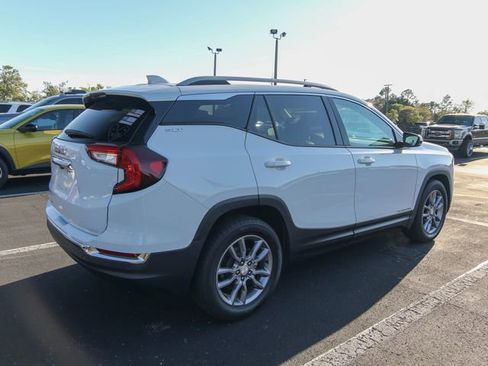 Used 2023 GMC Terrain SLT w/ Infotainment Package II image 4