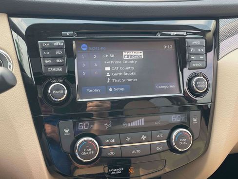 Used 2016 Nissan Rogue SL w/ SL Premium Package FWD image 18