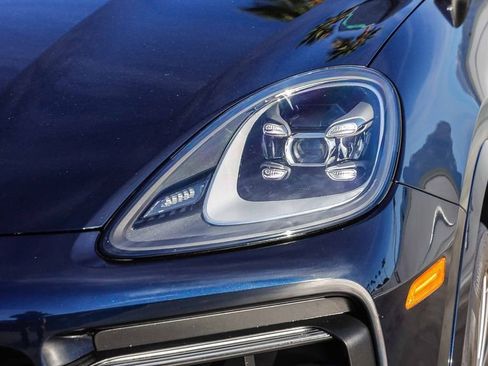 Used 2023 Porsche Cayenne Platinum Edition image 5