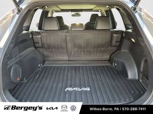 Used 2022 Toyota RAV4 XSE AWD/4WD image 25