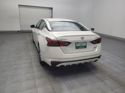 Used 2020 Nissan Altima 2.0 Platinum FWD image 5