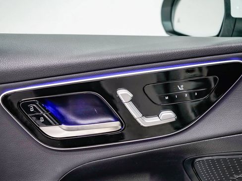 Used 2025 Mercedes-Benz GLC 300 image 19