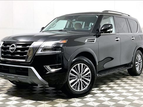 Used 2023 Nissan Armada SL w/ Captain's Chairs Package image 2