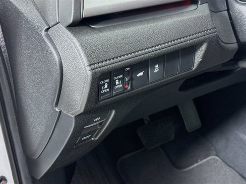 Used 2025 Honda Odyssey Sport-L image 9