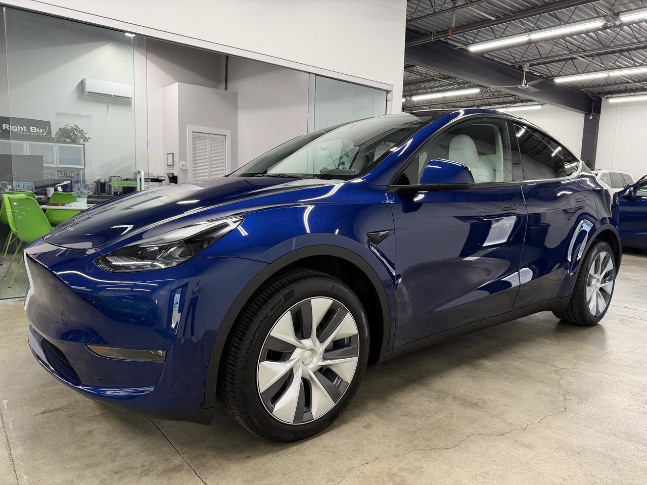 Used 2024 Tesla Model Y Long Range AWD/4WD image 1