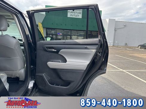 Used 2021 Toyota Highlander XLE image 63