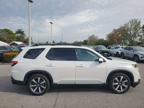 Used 2023 Honda Pilot Touring image 10