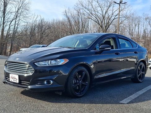 Used 2016 Ford Fusion SE w/ Equipment Group 201A image 3