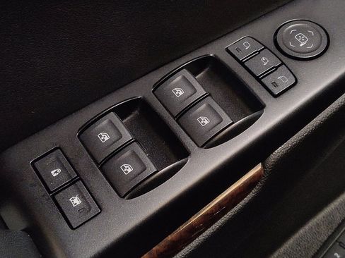 Used 2018 GMC Yukon SLT w/ Open Road Package image 27