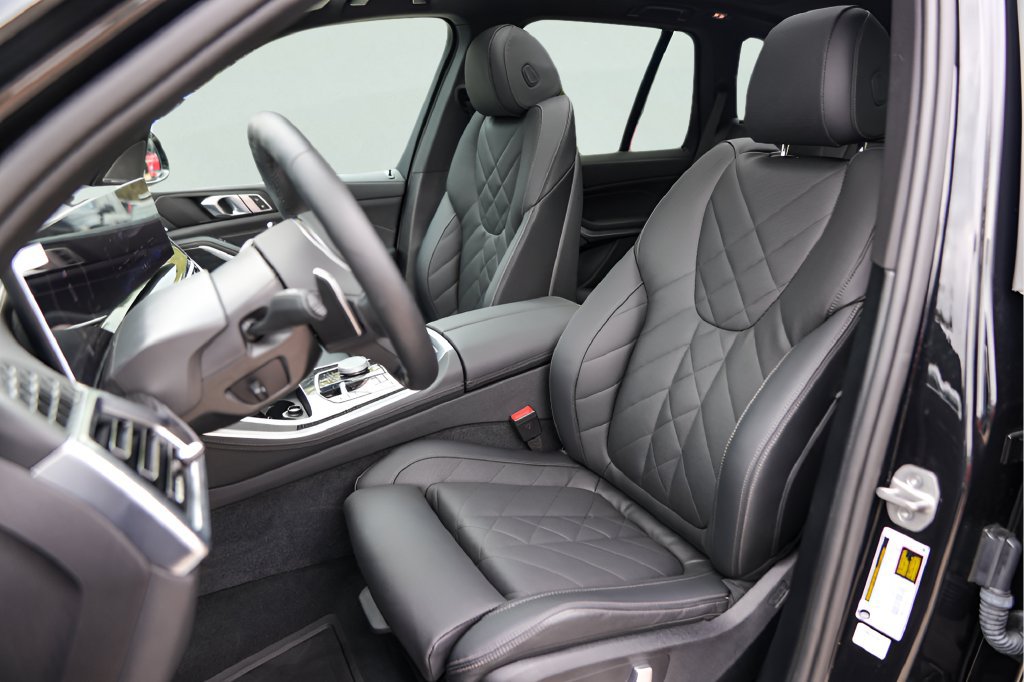 Used 2026 BMW X5 sDrive40i w/ M Sport Package RWD image 9