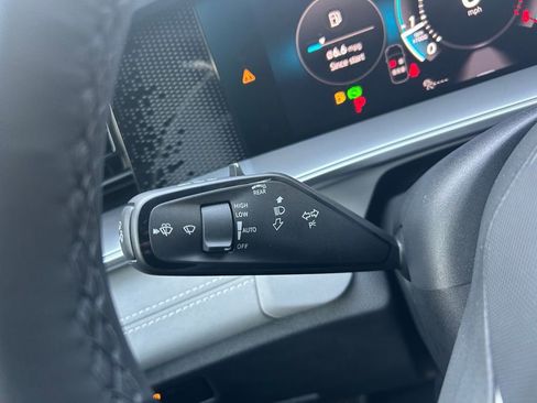 New 2026 Volkswagen Tiguan SE R-Line FWD image 23