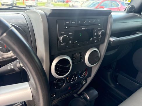 Used 2009 Jeep Wrangler Sahara AWD/4WD image 15