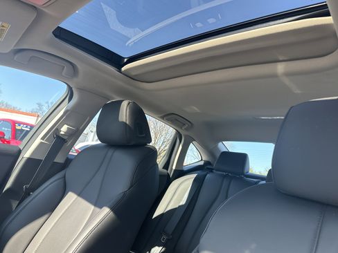 Used 2023 Acura TLX image 9