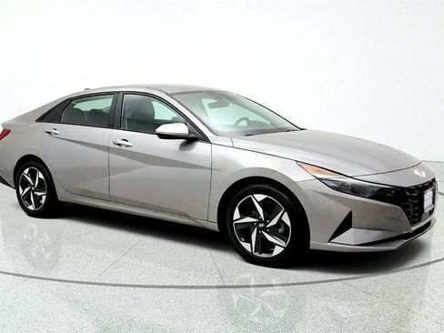 Used 2023 Hyundai Elantra SEL w/ Convenience Package FWD image 3