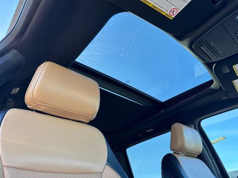 Used 2023 Ford F250 Lariat w/ FX4 Off-Road Package image 17