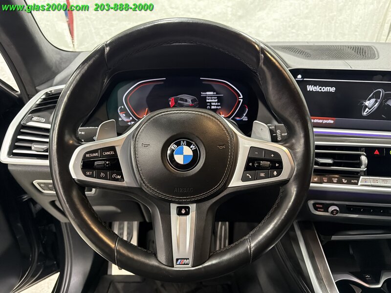 Used 2022 BMW X7 xDrive40i w/ M Sport Package AWD/4WD image 4