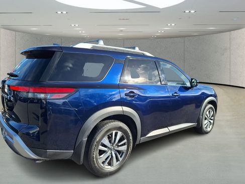 Used 2024 Nissan Pathfinder SL image 4