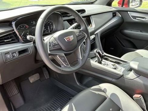 Used 2025 Cadillac XT5 Luxury w/ LPO, Floor Liner Package FWD image 12
