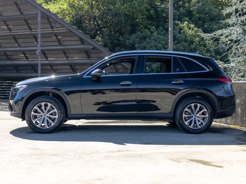 Used 2023 Mercedes-Benz GLC 300 4MATIC image 2