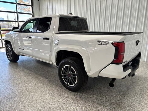 Used 2025 Toyota Tacoma TRD Sport image 2