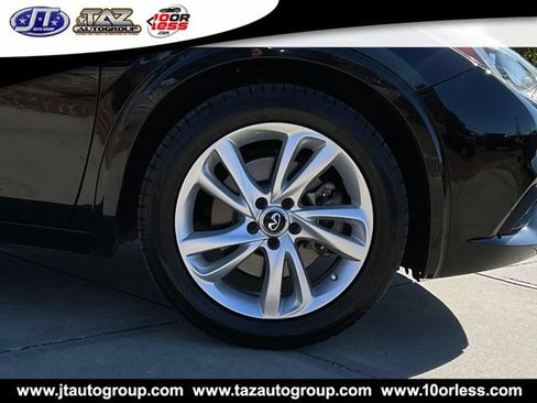 Used 2017 INFINITI QX30 FWD image 9