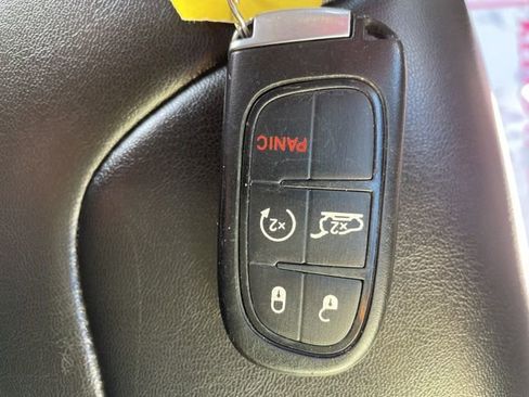 Used 2019 Jeep Cherokee Latitude Plus w/ Comfort/Convenience Group image 23