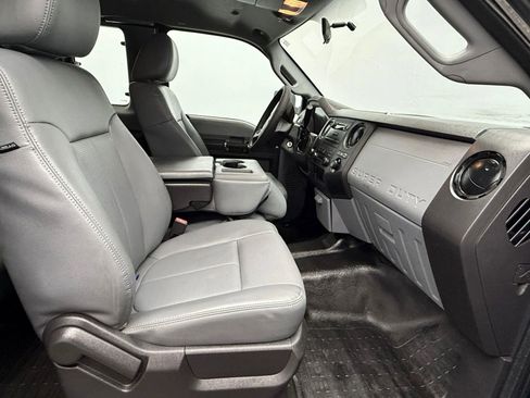 Used 2015 Ford F250 XL w/ Power Equipment Group image 18
