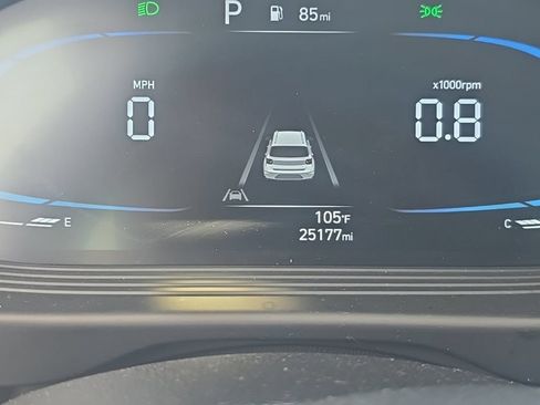Used 2025 Hyundai Venue SEL FWD image 9