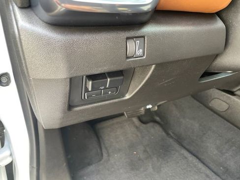 Used 2024 GMC Canyon AT4 w/ Technology Package image 25