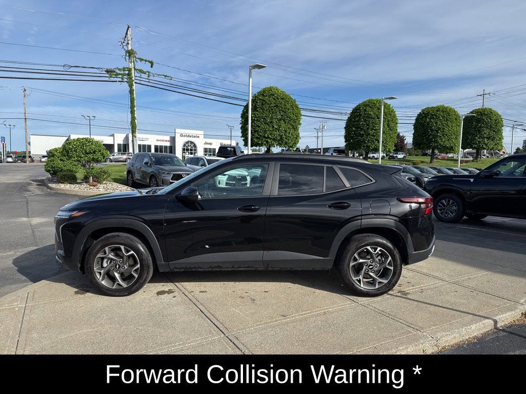 Used 2025 Chevrolet Trax LT w/ LT Convenience Package FWD image 7
