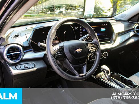 Used 2024 Chevrolet Trax LT image 33